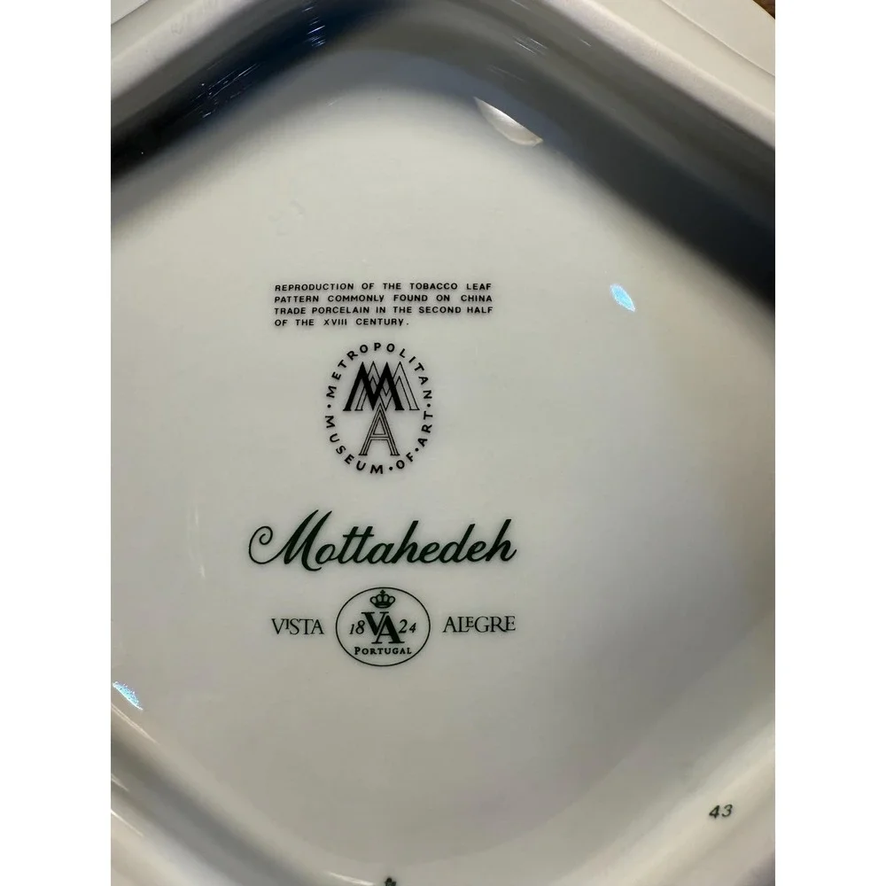 Vintage Mottahedeh Tobacco Leaf Bowl:‎ Vista Alegre Porcelain with 22K Gold